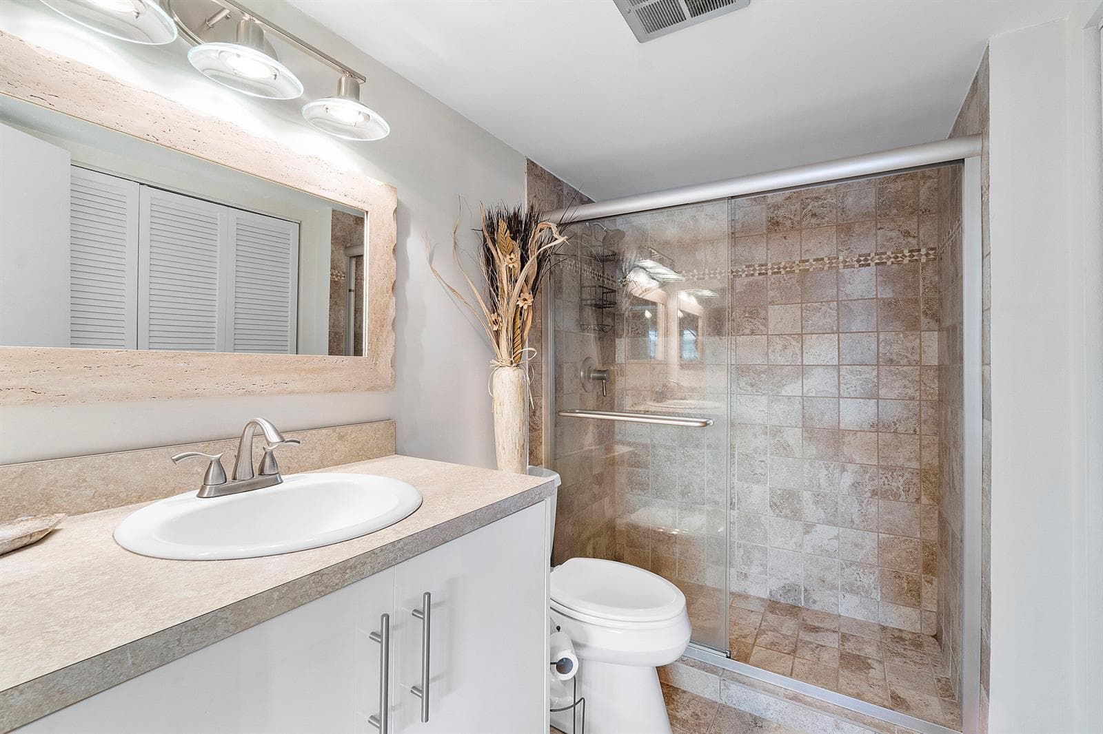 5401 NW 2nd Ave U322_031