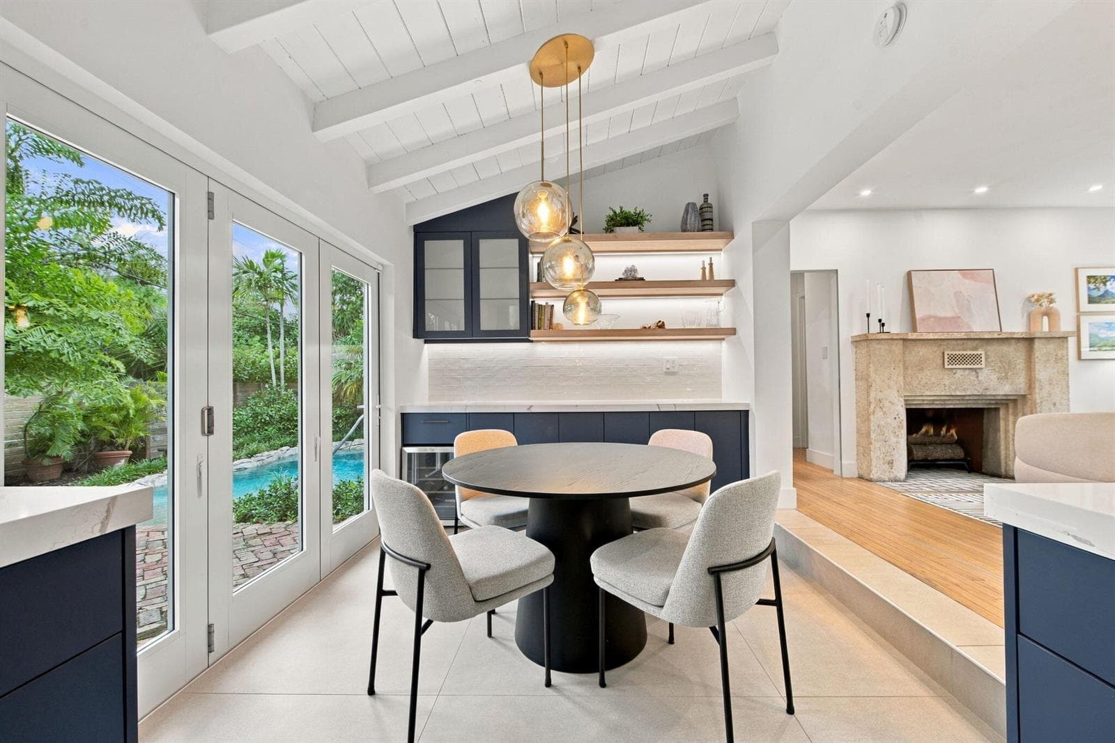 7-web-or-mls-700-n-victoria-park-rd