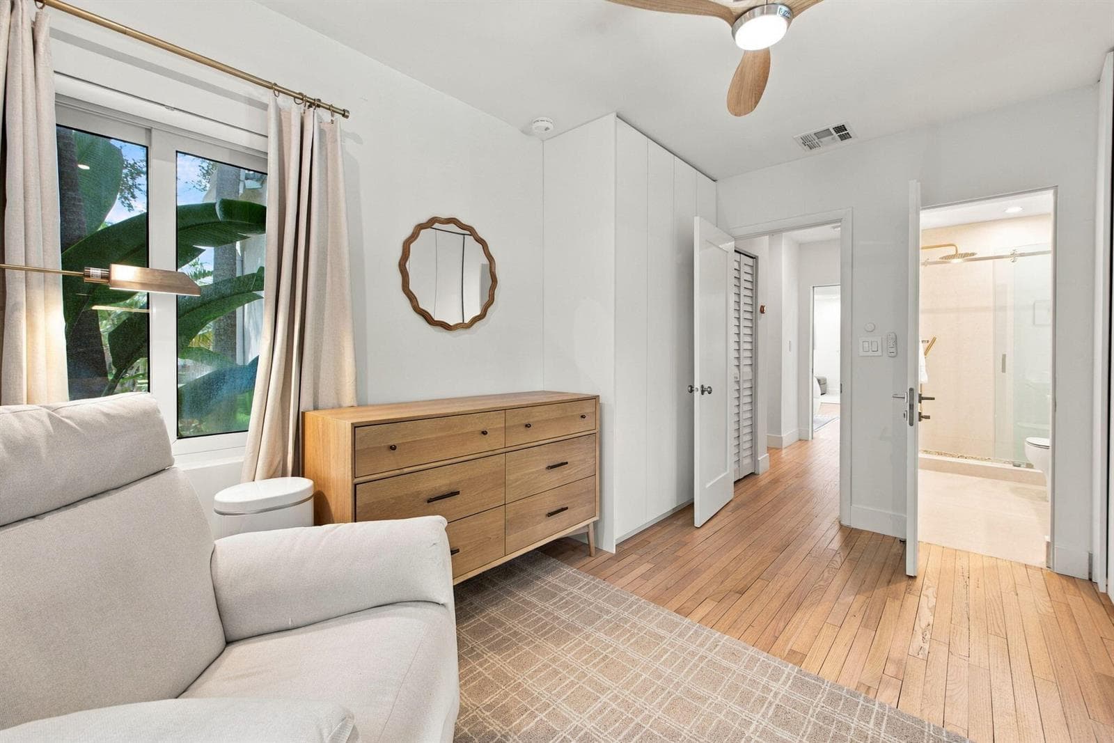 15-web-or-mls-700-n-victoria-park-rd