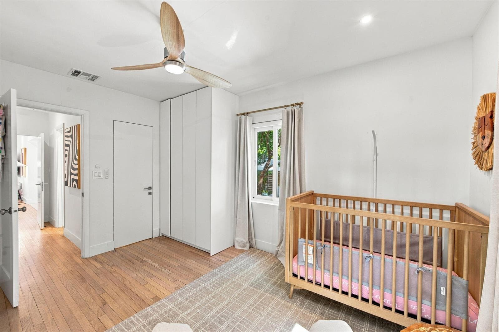 14-web-or-mls-700-n-victoria-park-rd