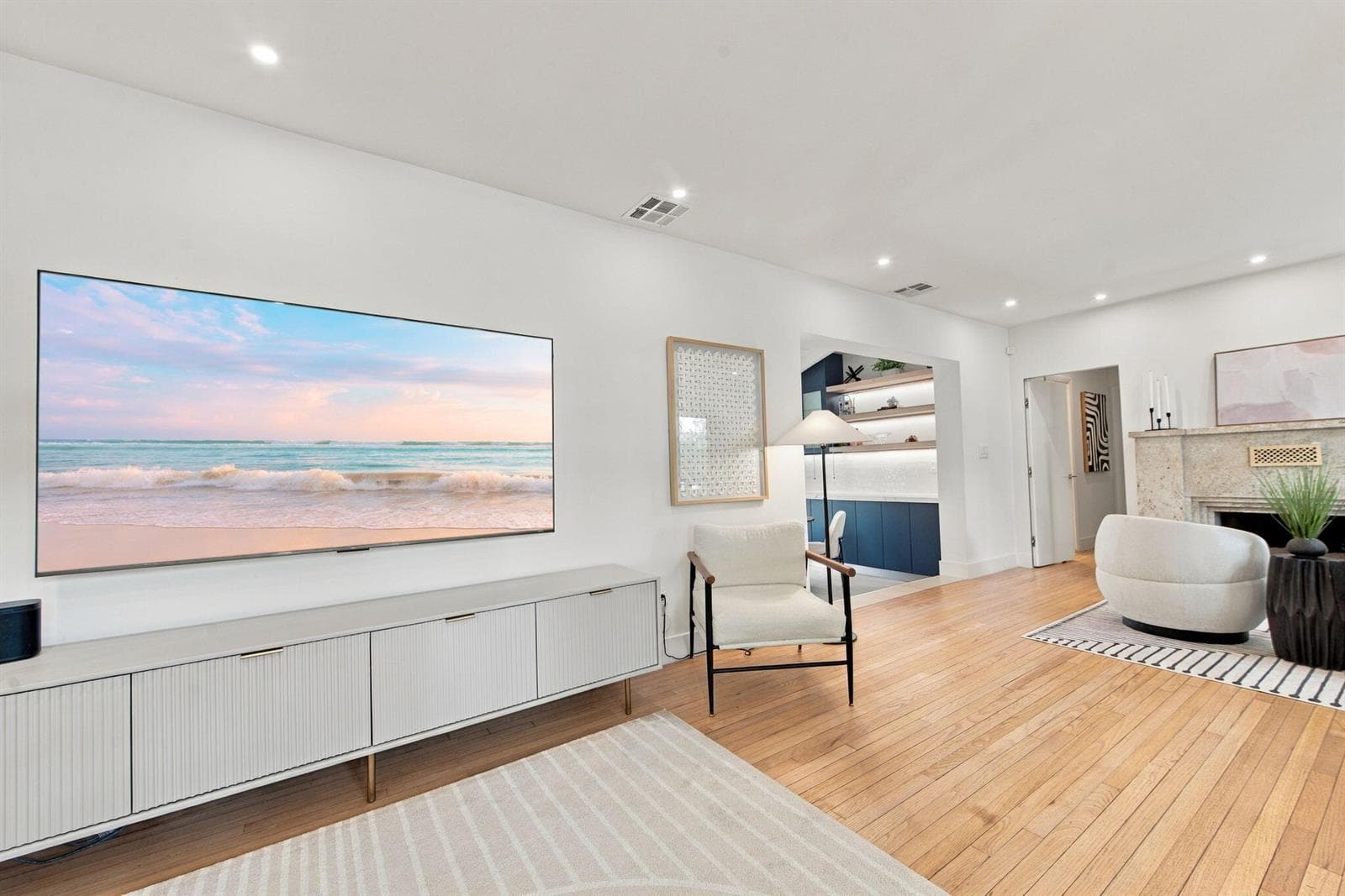 6-web-or-mls-700-n-victoria-park-rd