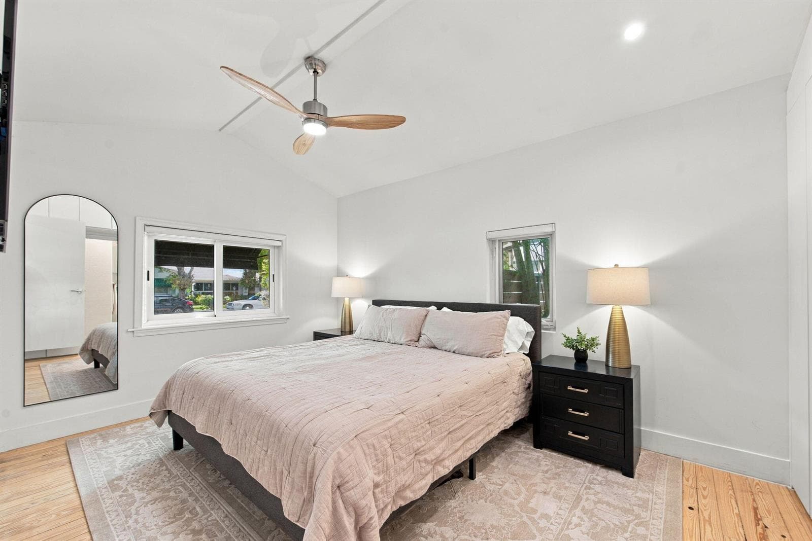 12-web-or-mls-700-n-victoria-park-rd