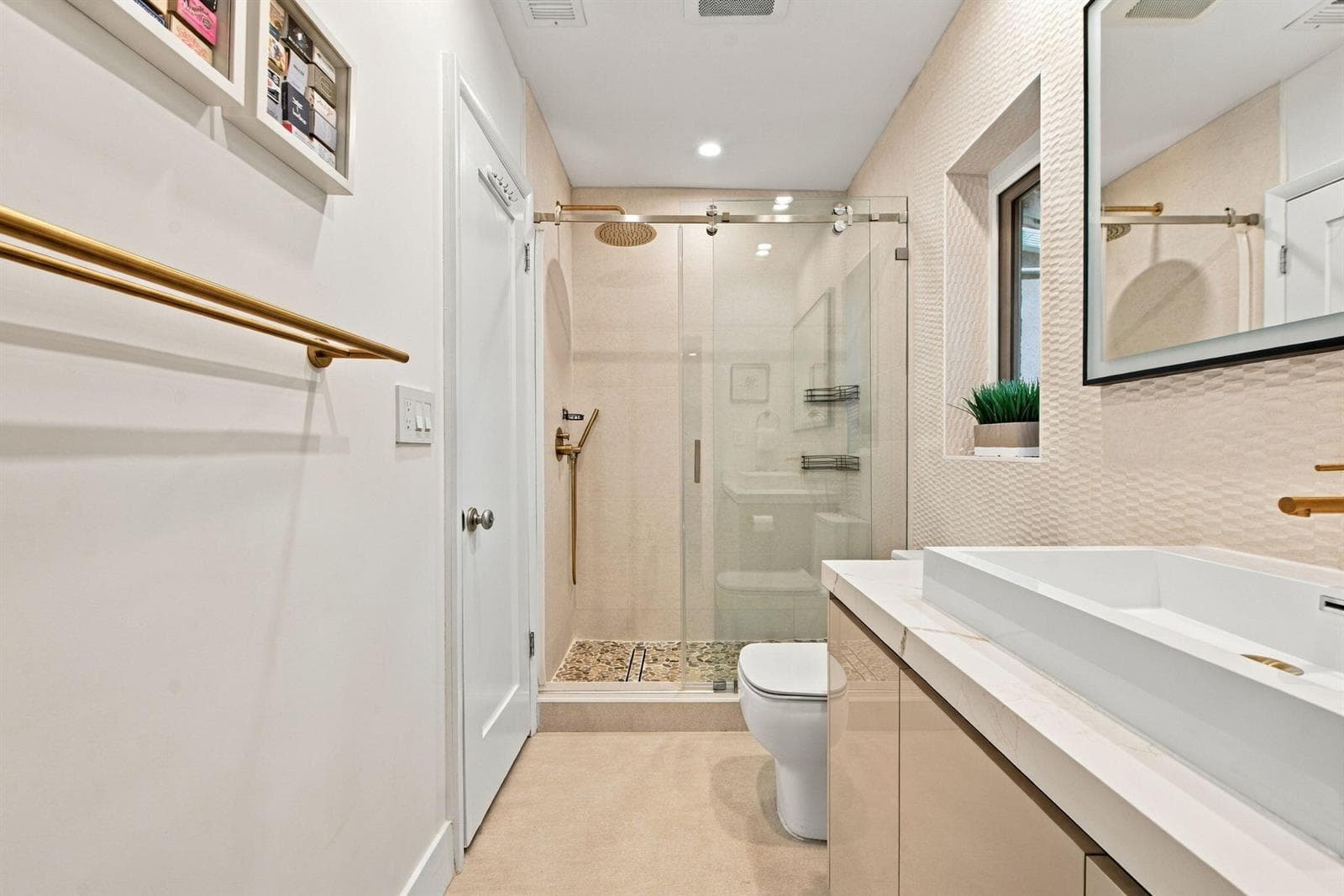 16-web-or-mls-700-n-victoria-park-rd