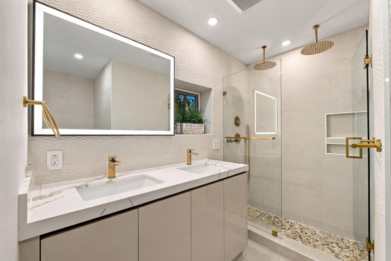 13-web-or-mls-700-n-victoria-park-rd