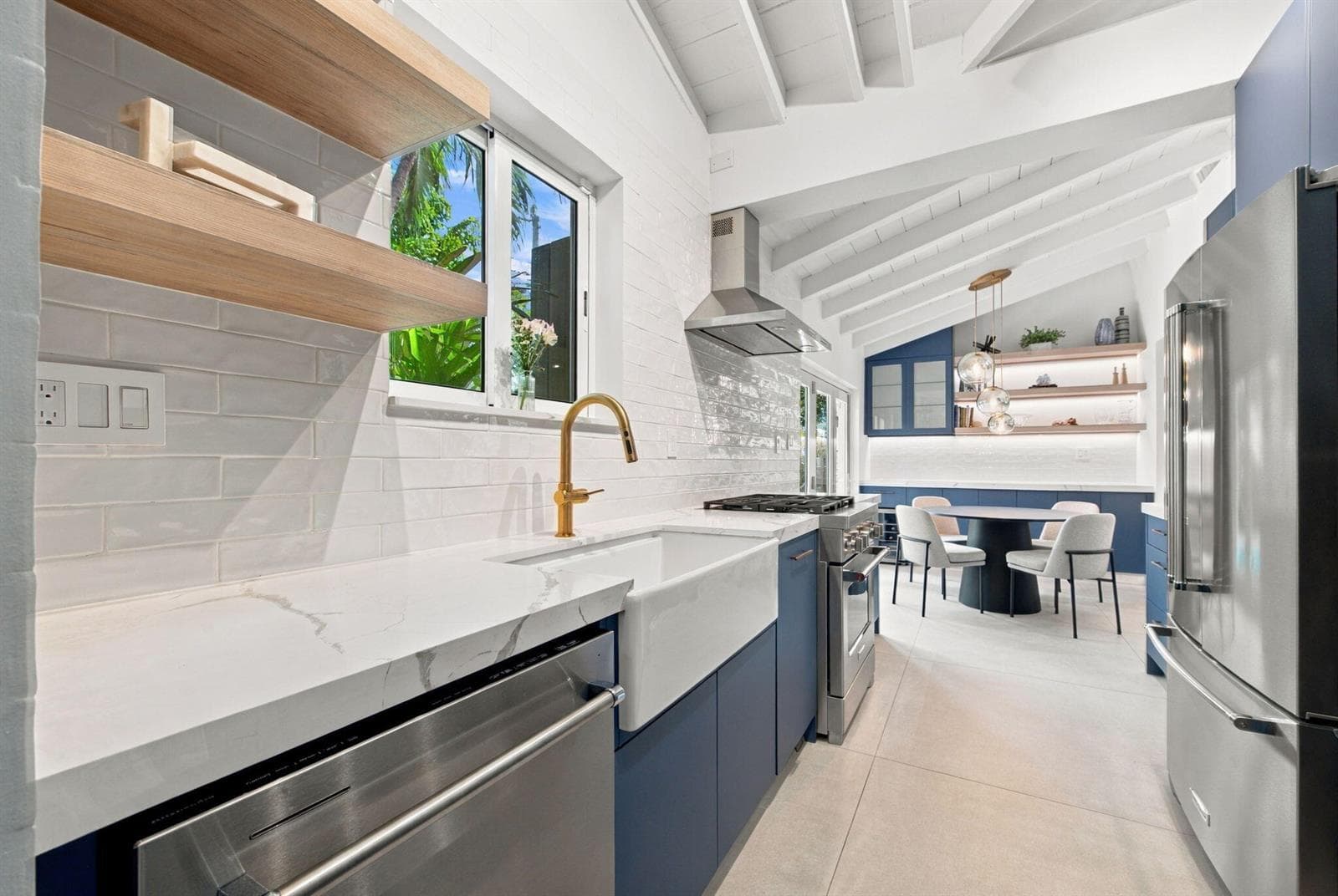 9-web-or-mls-700-n-victoria-park-rd
