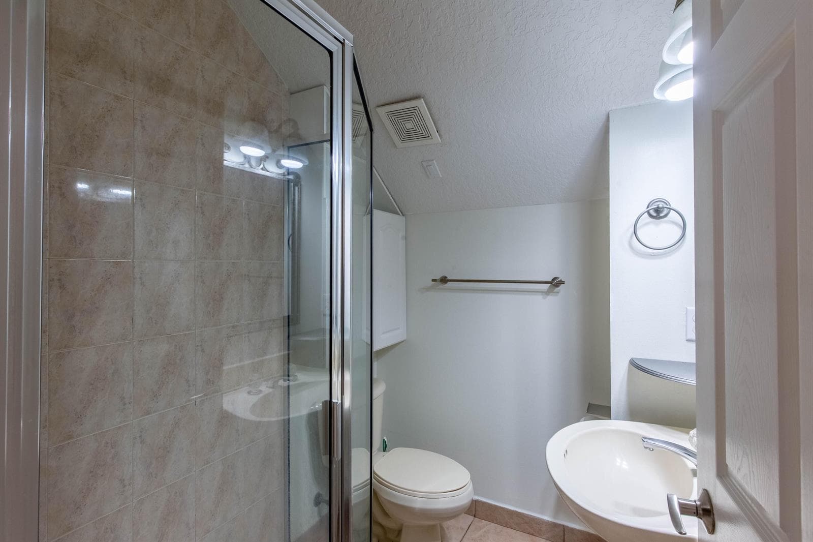 1st floor full bathroom