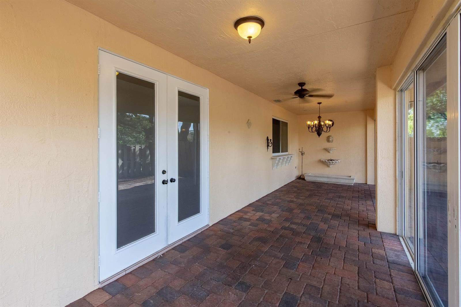 Enclosed patio w/AC