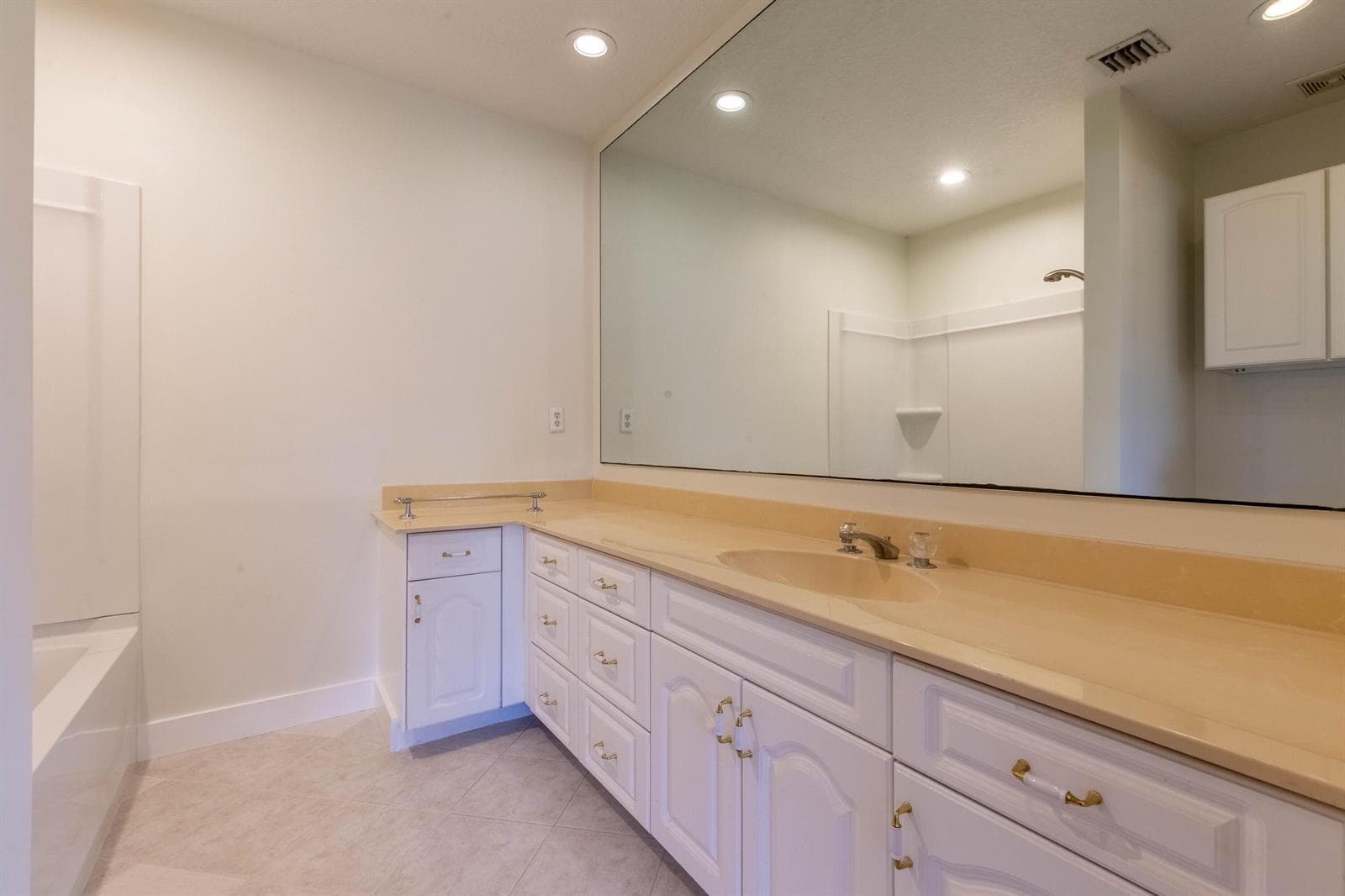 Primary in-suite
