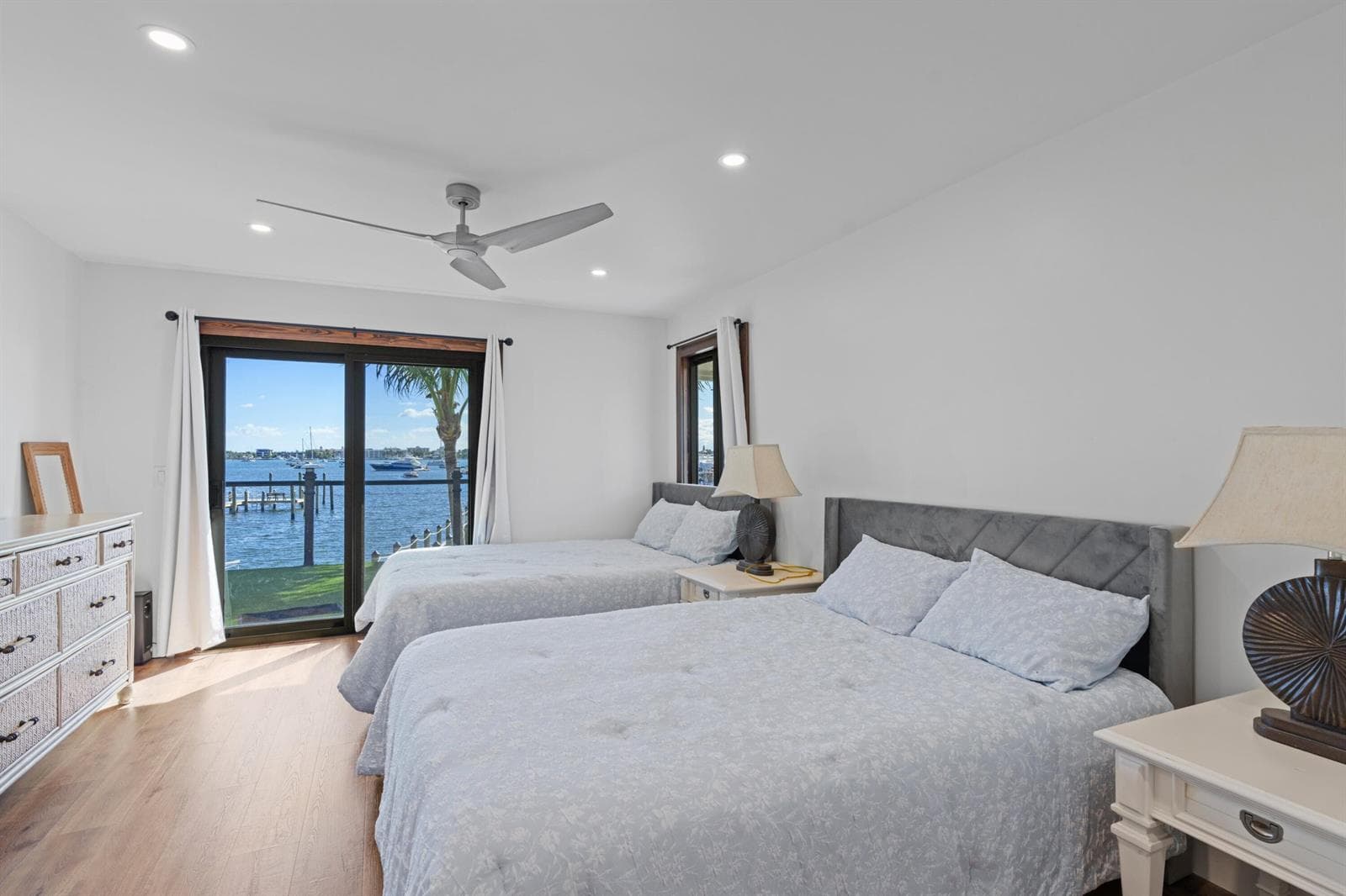 DSC04050.jpg-SMALL