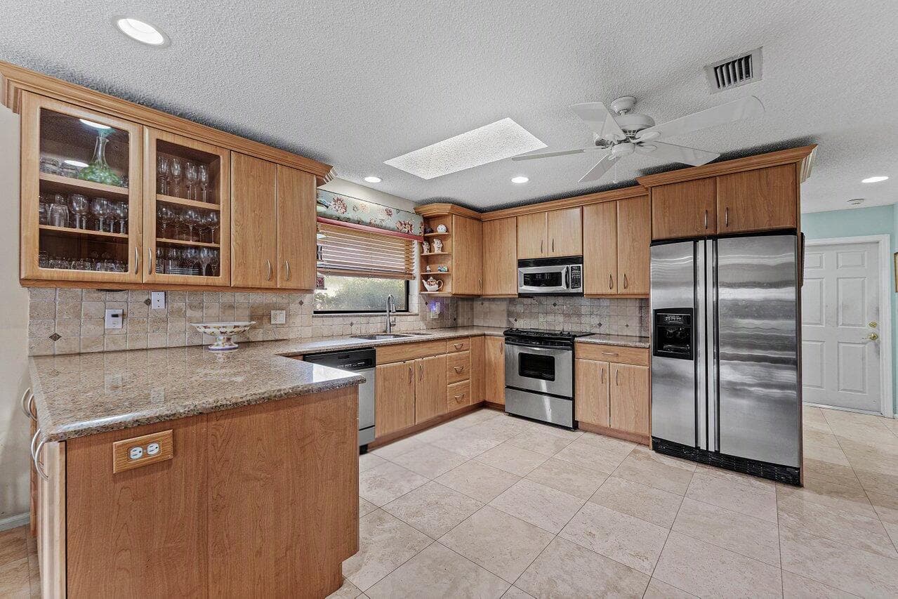 015-16821RoseAppleDrive