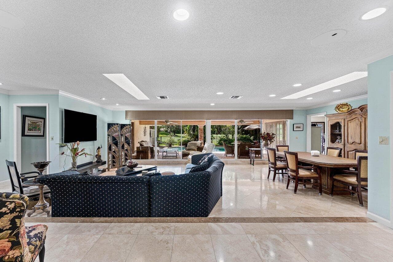 007-16821RoseAppleDrive