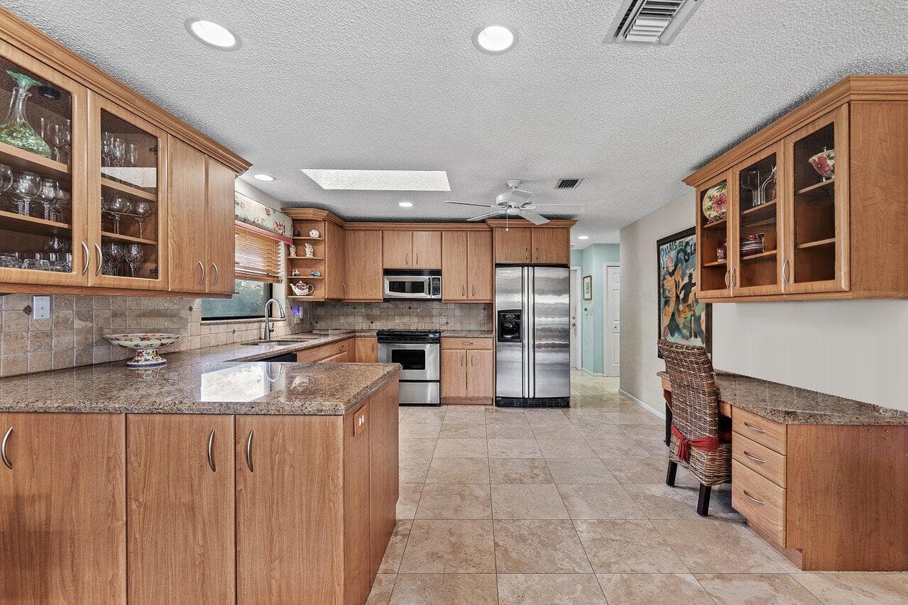 014-16821RoseAppleDrive