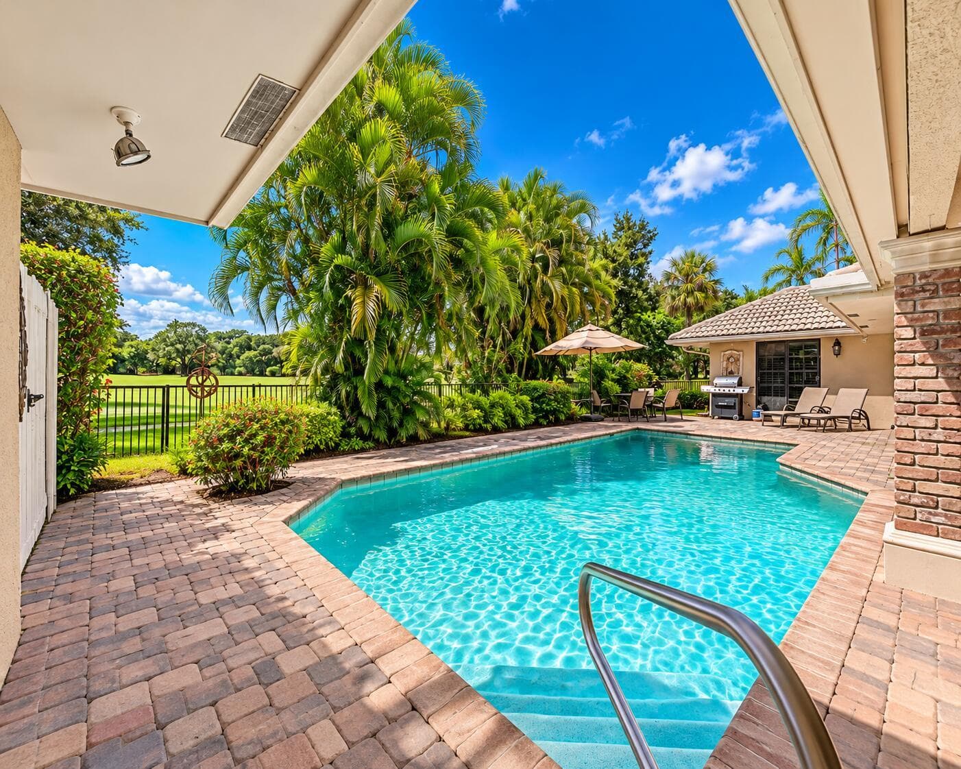 035-16821RoseAppleDrive