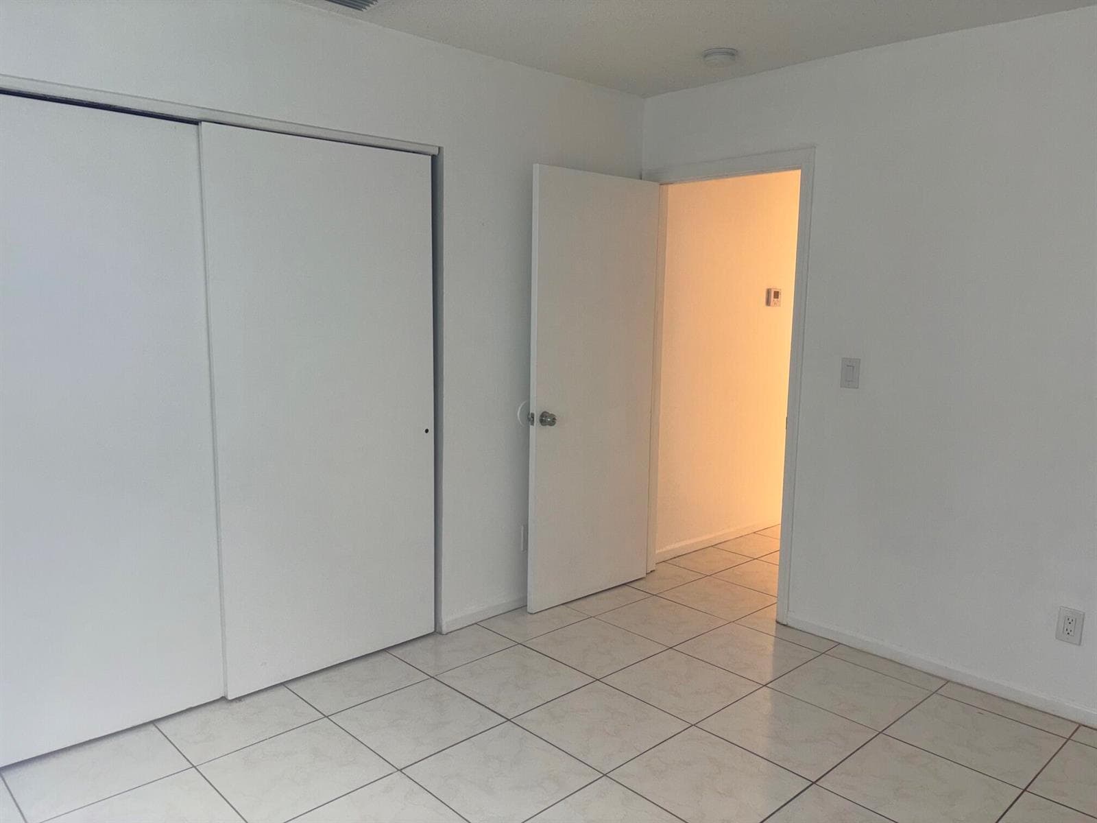 6UEST BEDROOM