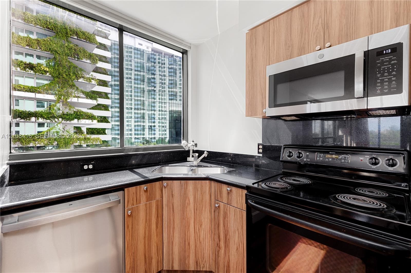 Waverly · #614 in Miami Beach - Photo 18