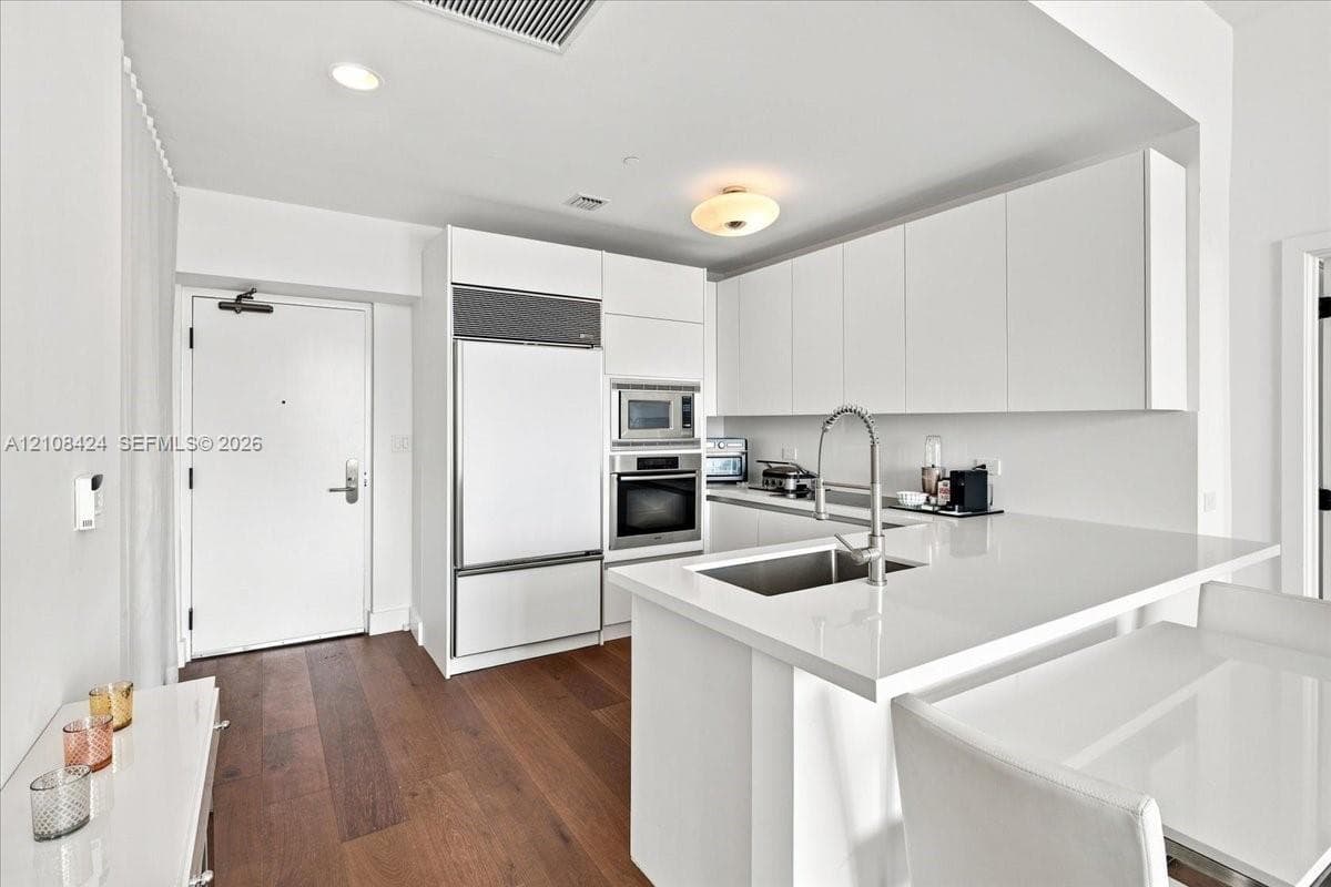 Carillon Miami Beach · #412 in Miami Beach - Photo 12