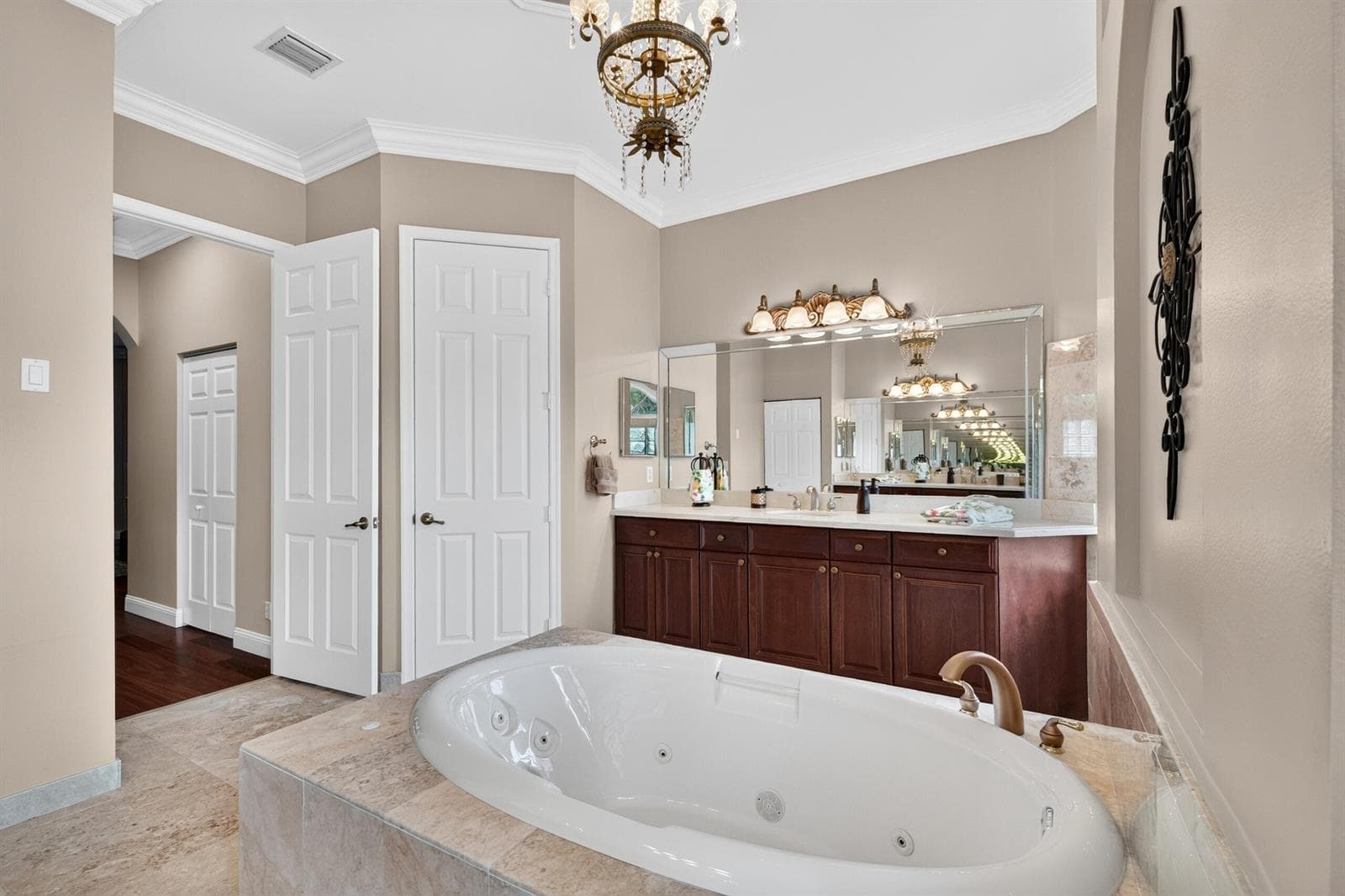 Master Soaking Tub