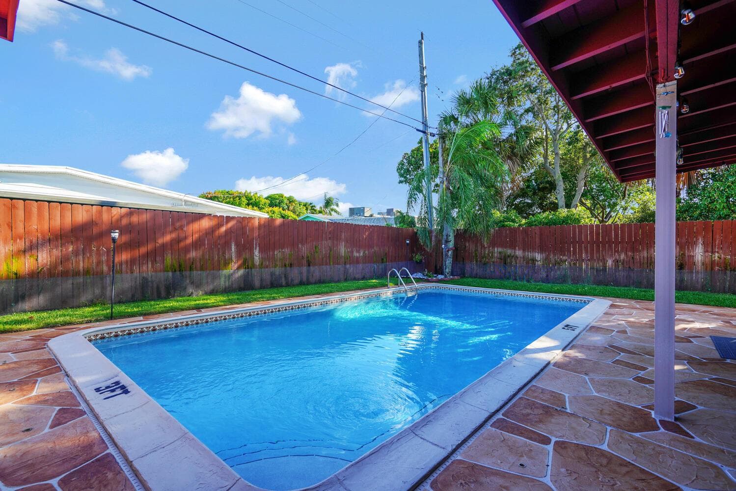 416 Lighthouse Drive North-large-030-011