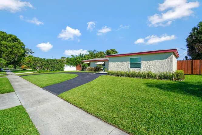 416 Lighthouse Drive North-small-005-014