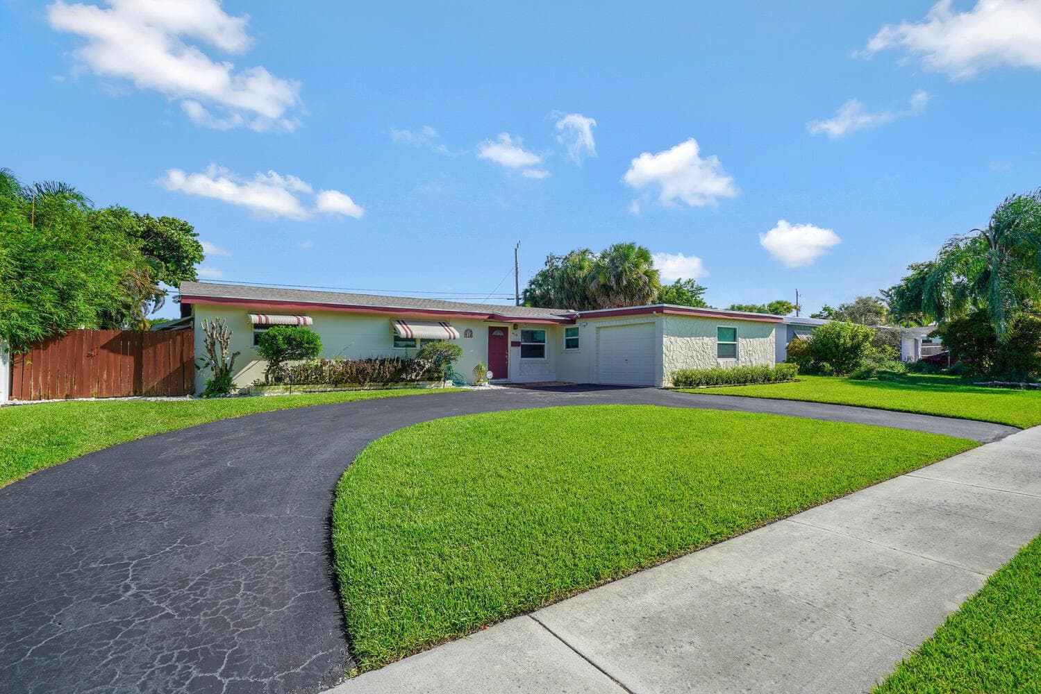 416 Lighthouse Drive North-large-003-005