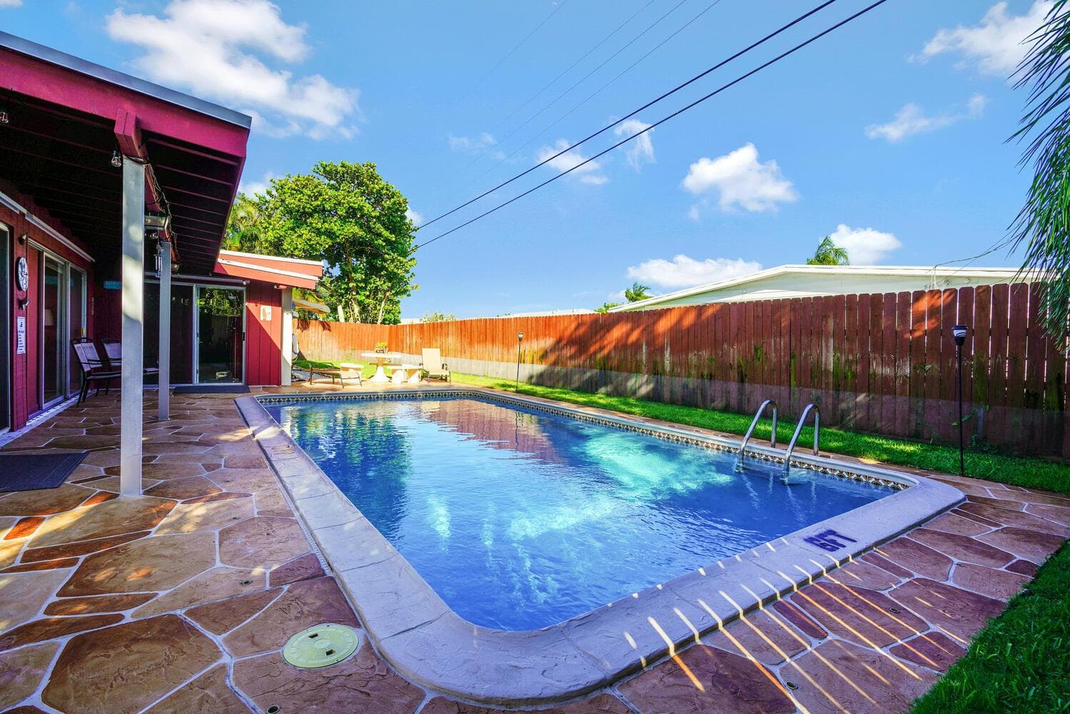 416 Lighthouse Drive North-large-027-023
