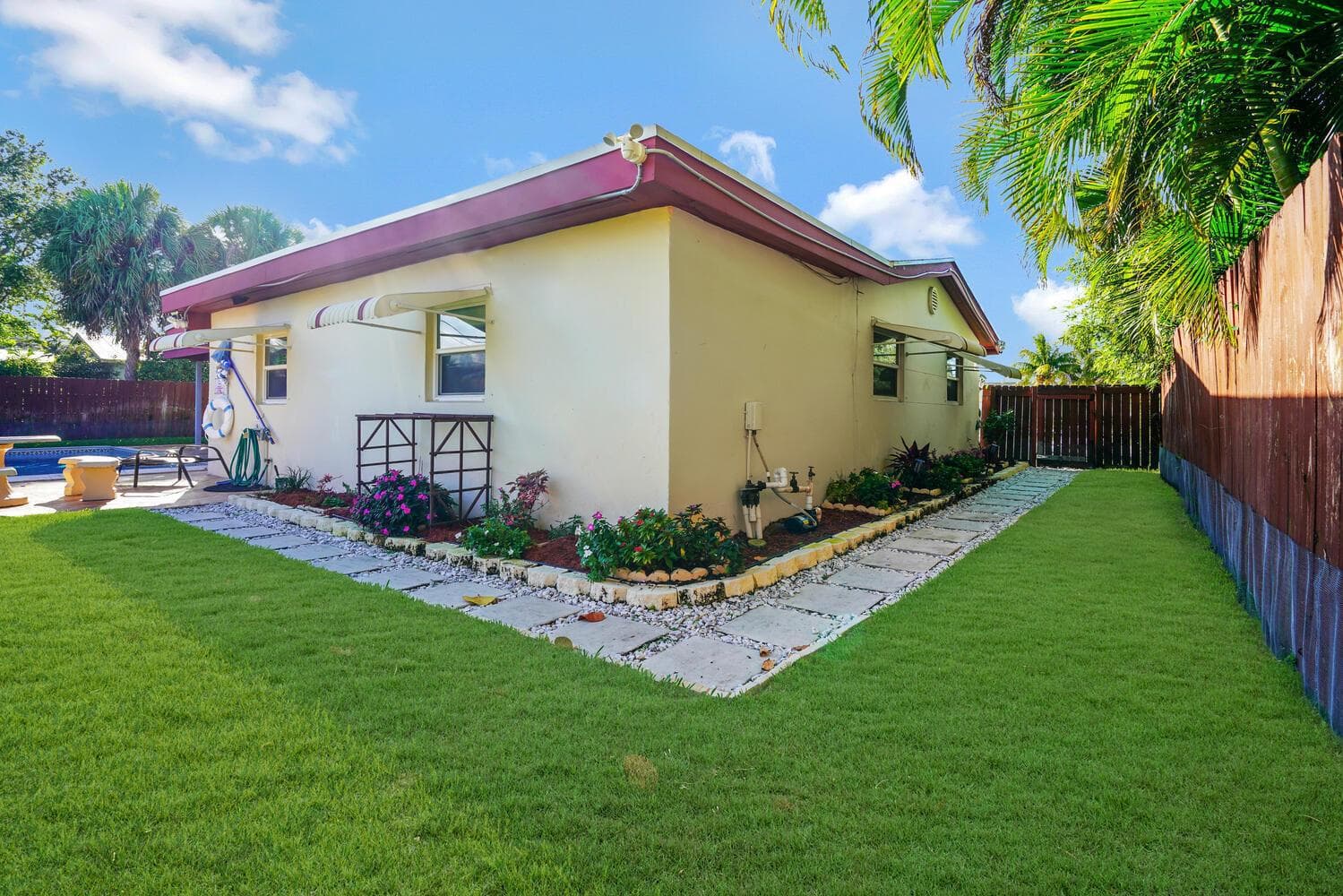 416 Lighthouse Drive North-large-033-033