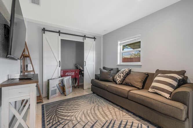 416 Lighthouse Drive North-small-023-032