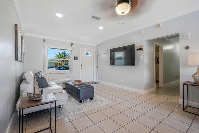 416 Lighthouse Drive North-small-007-001