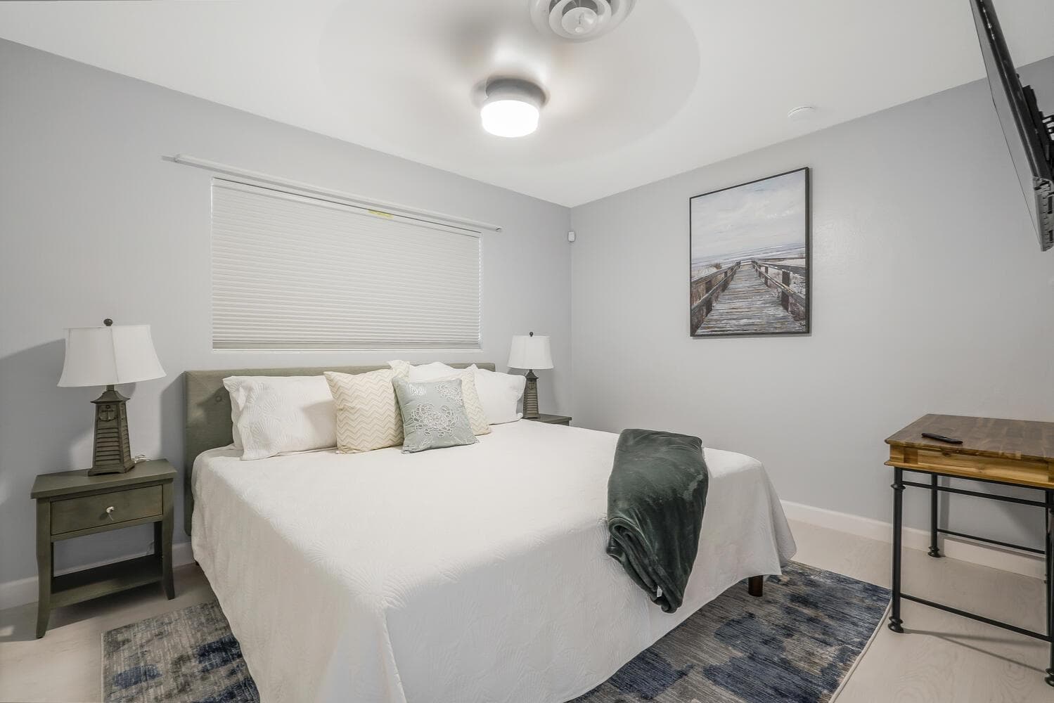 416 Lighthouse Drive North-large-018-008