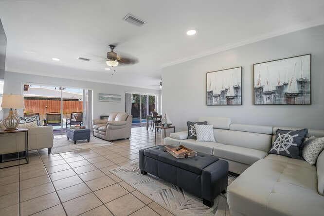 416 Lighthouse Drive North-small-006-003