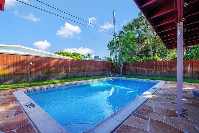 416 Lighthouse Drive North-small-030-011
