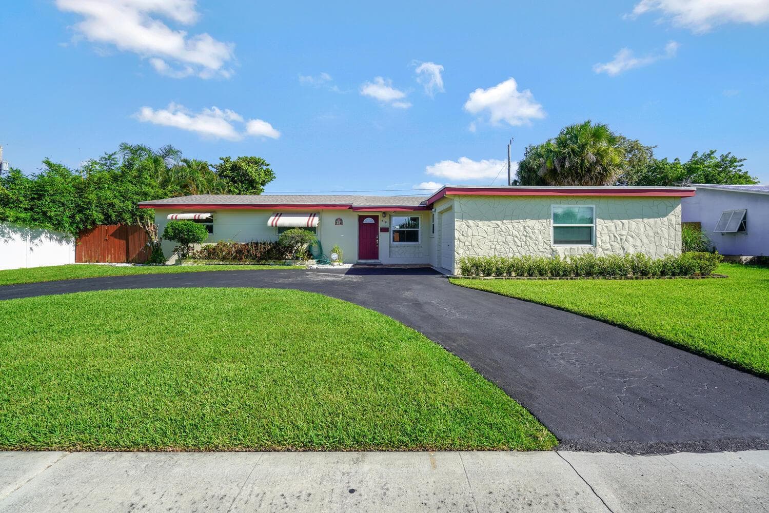 416 Lighthouse Drive North-large-001-002