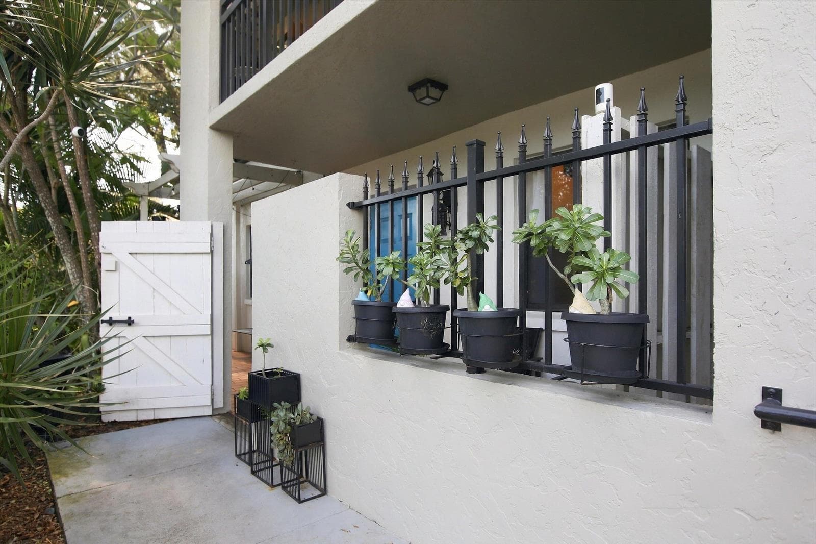 03-Gated Entry