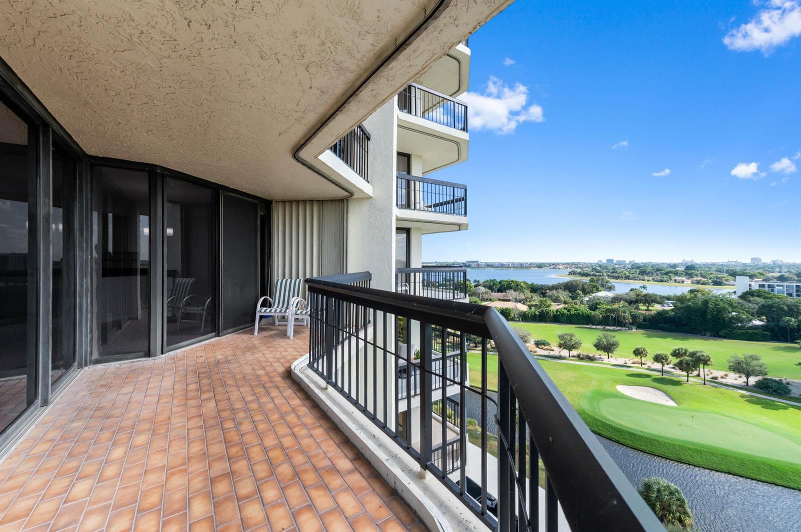 38 balcony 04