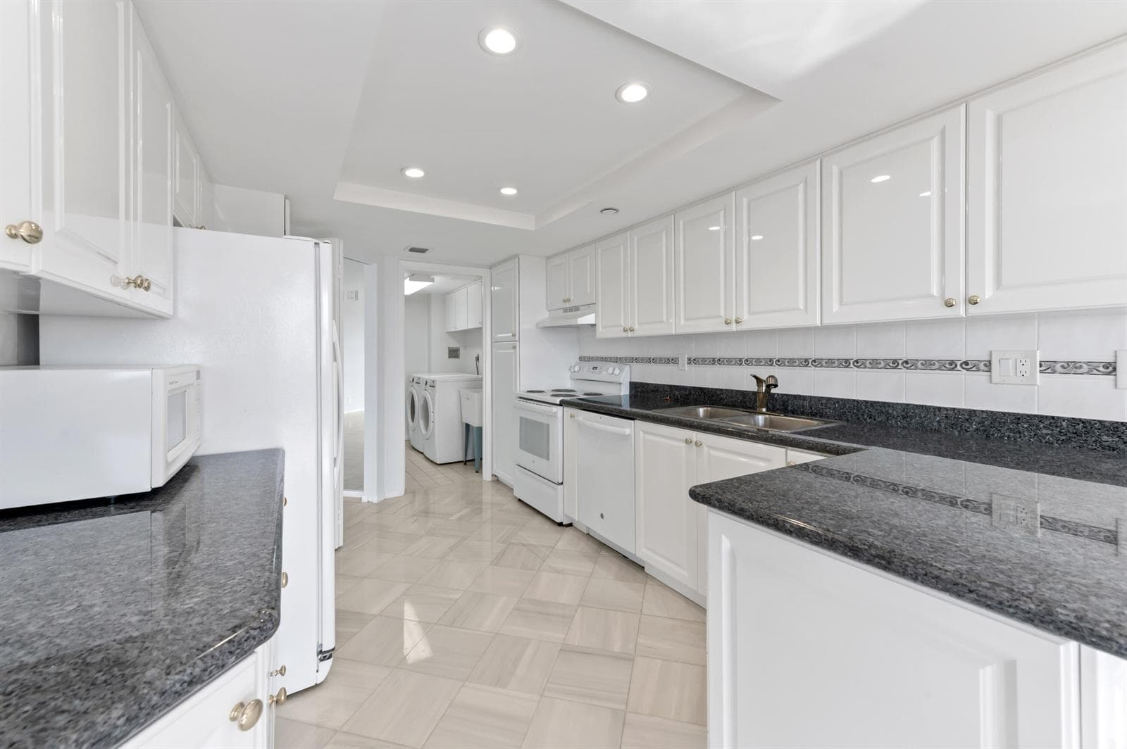 15 Kitchen 01