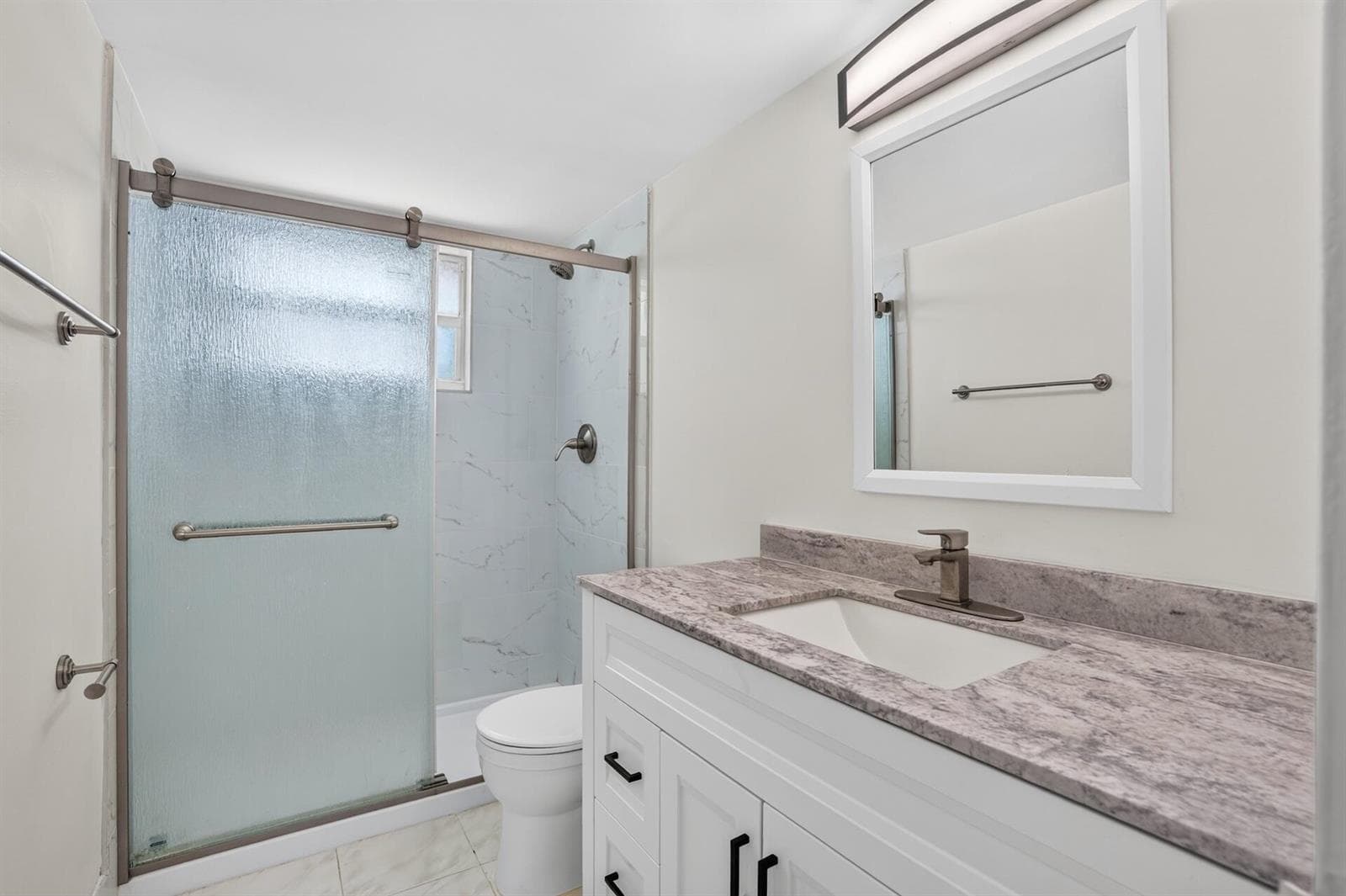 Horizon 404 BATHROOM