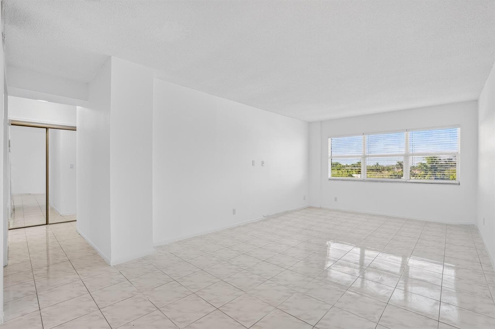 Horizon 404 LIVING AREA