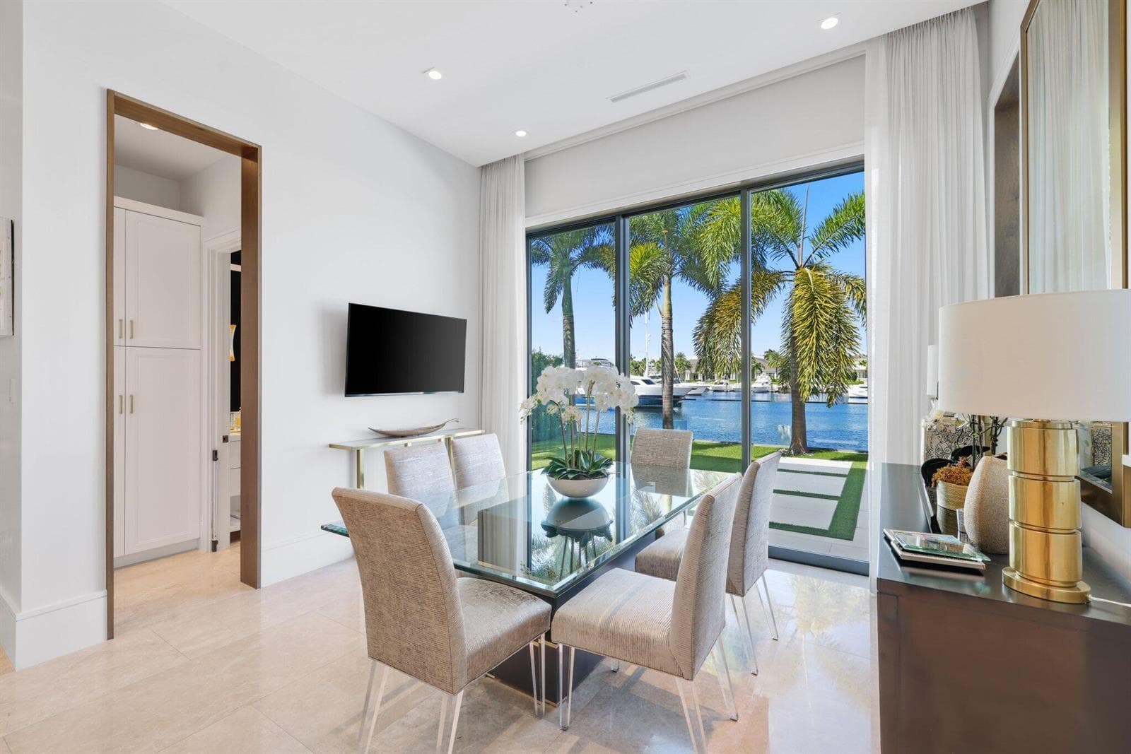 Breakfast area