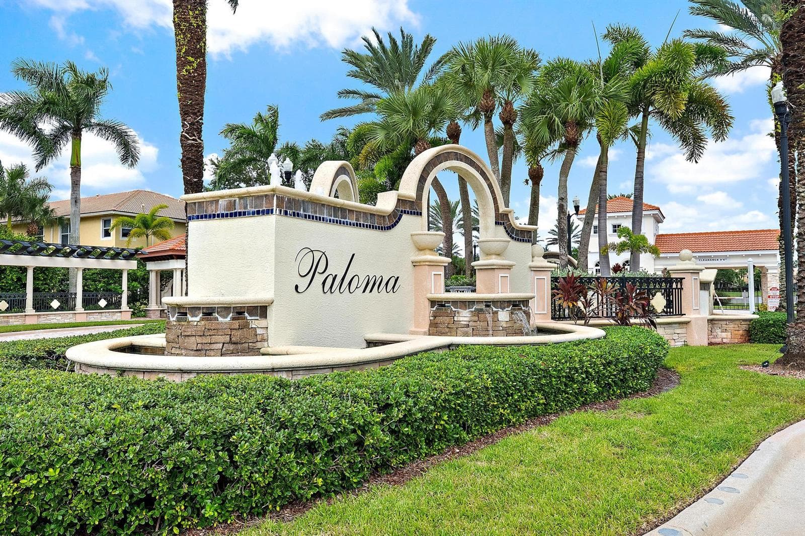 Paloma Entrance