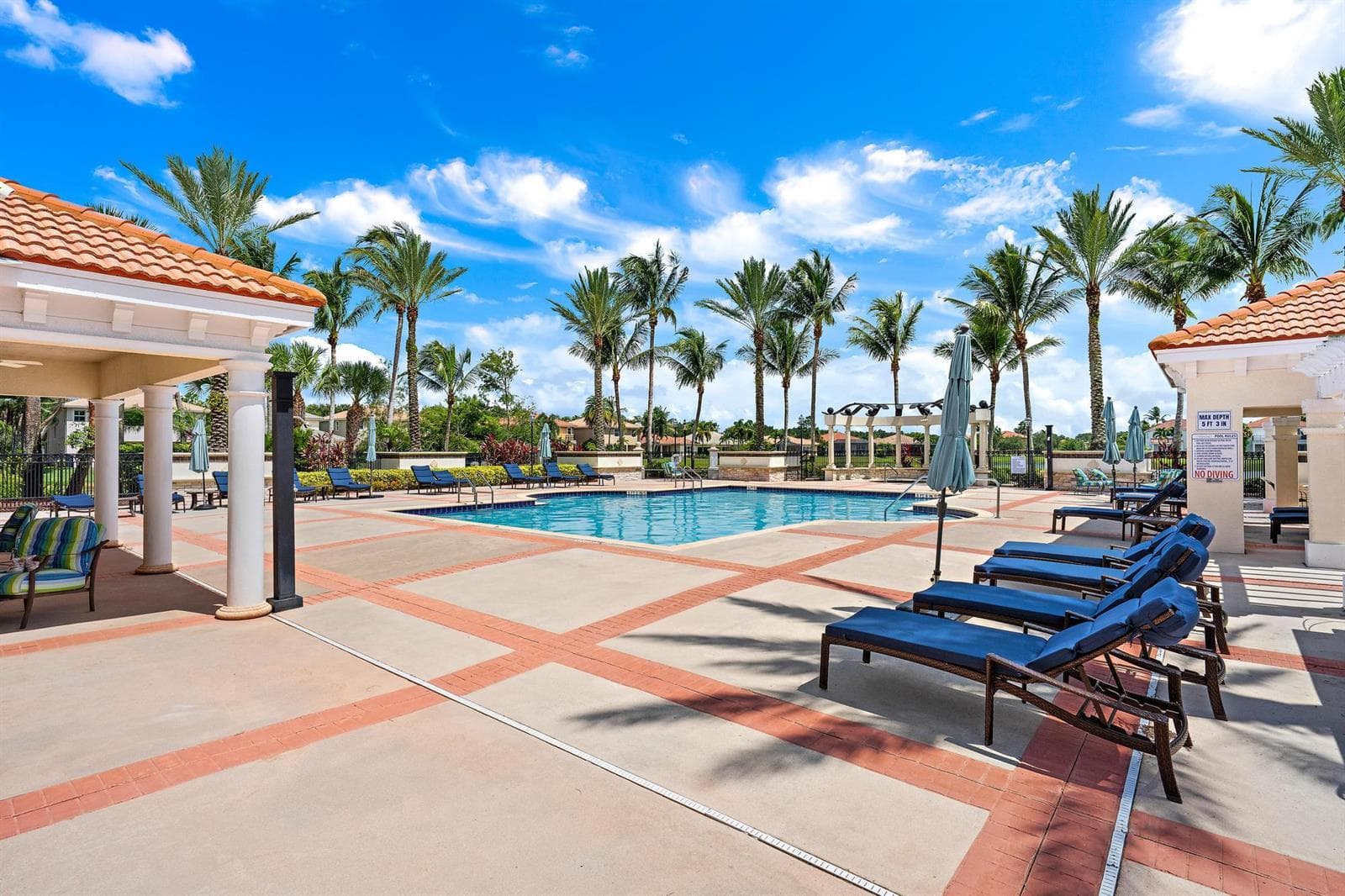 Paloma Pool