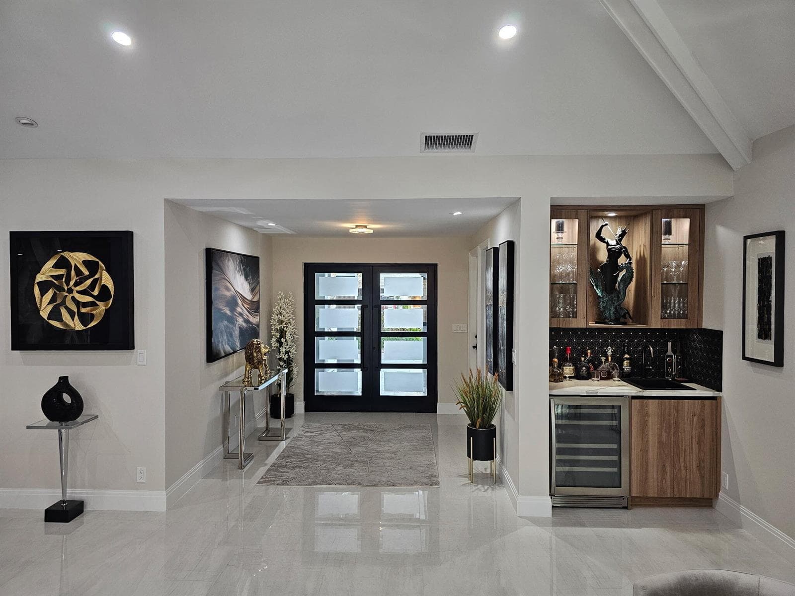 Foyer & Wet Bar