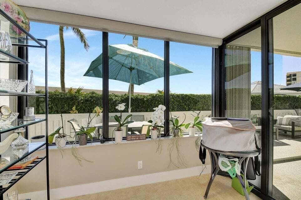 Breakfast area b