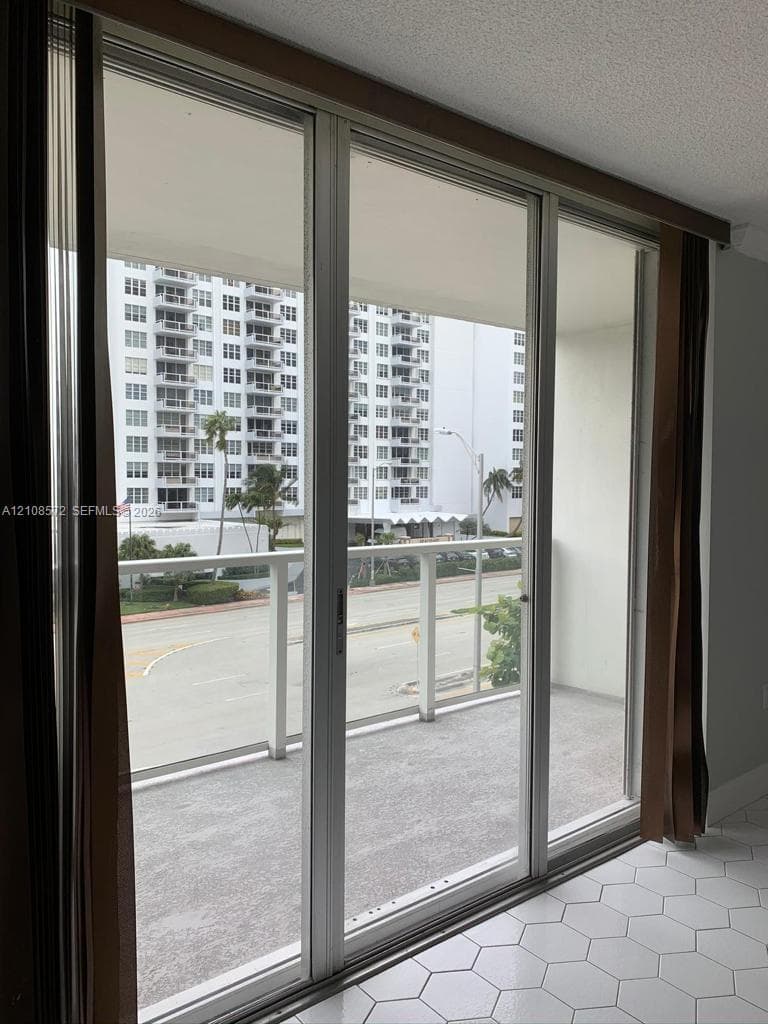 ARLEN BEACH CONDO · #301 in Miami Beach - Photo 4