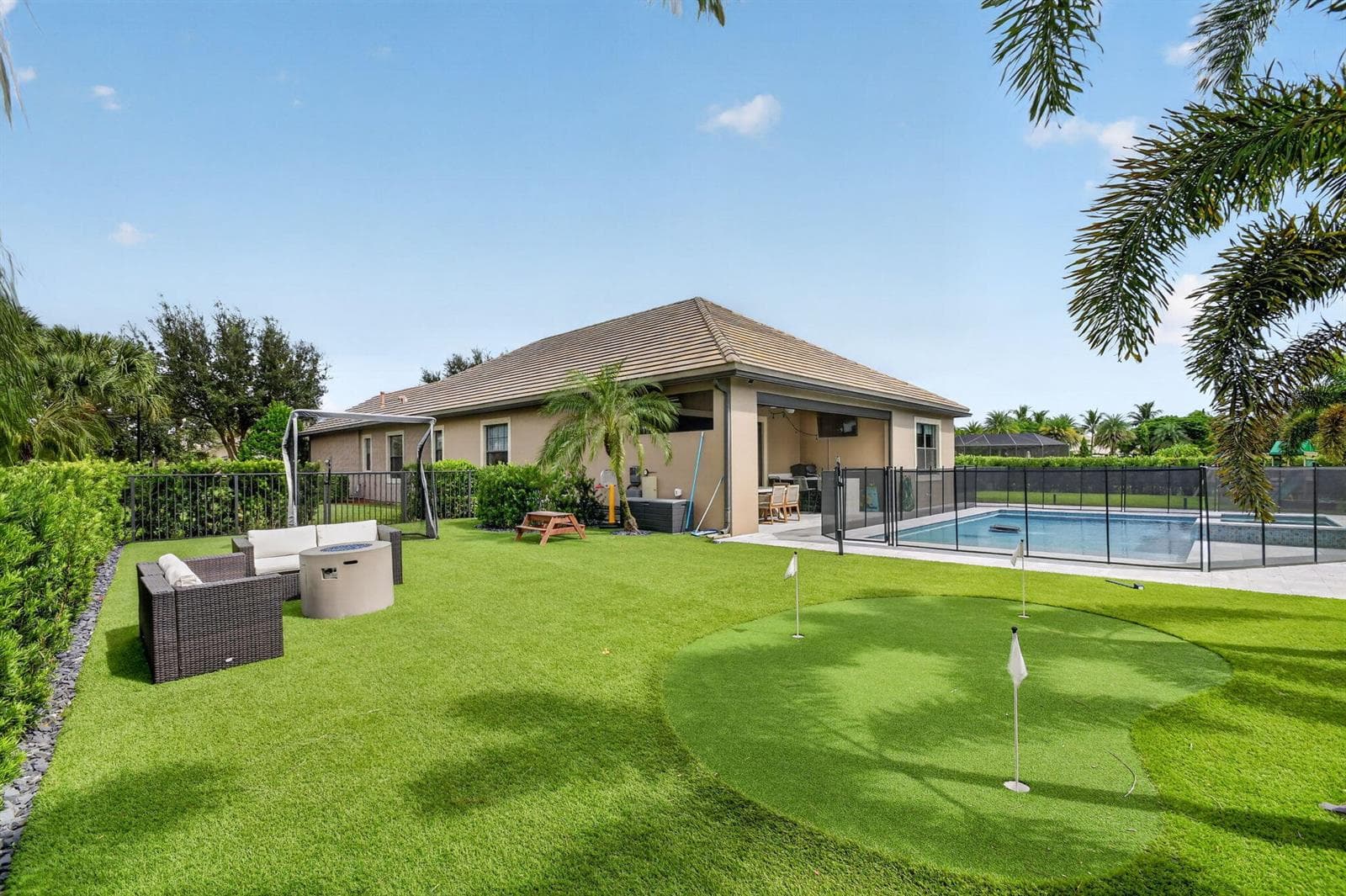 Putting Green & Fire Pit