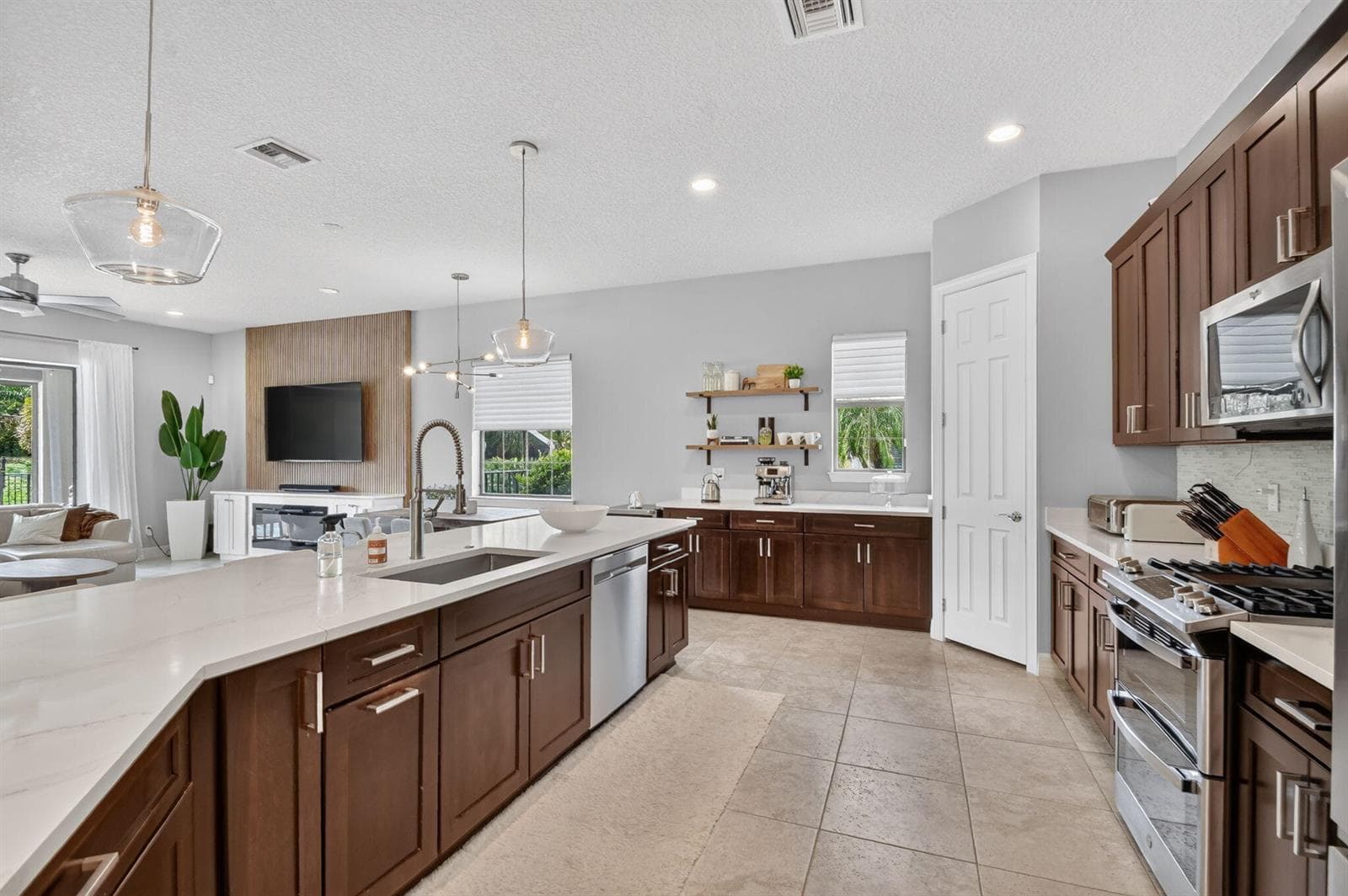 Kitchen Large Counter Space