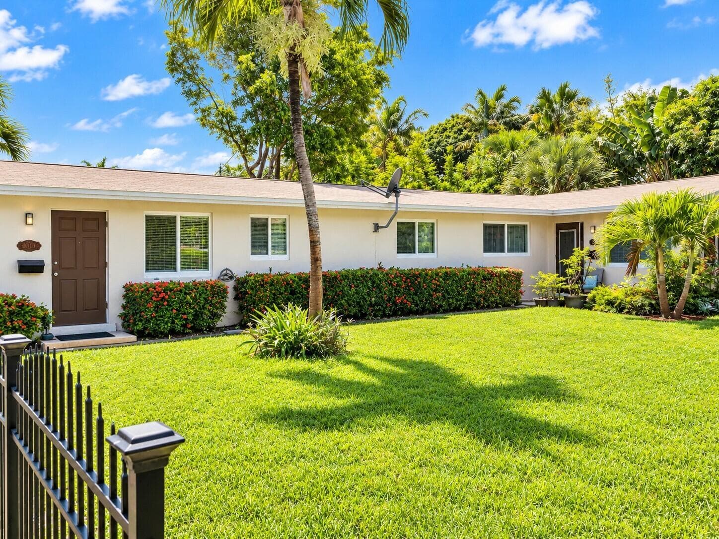 Sunny Tropical Ranch House