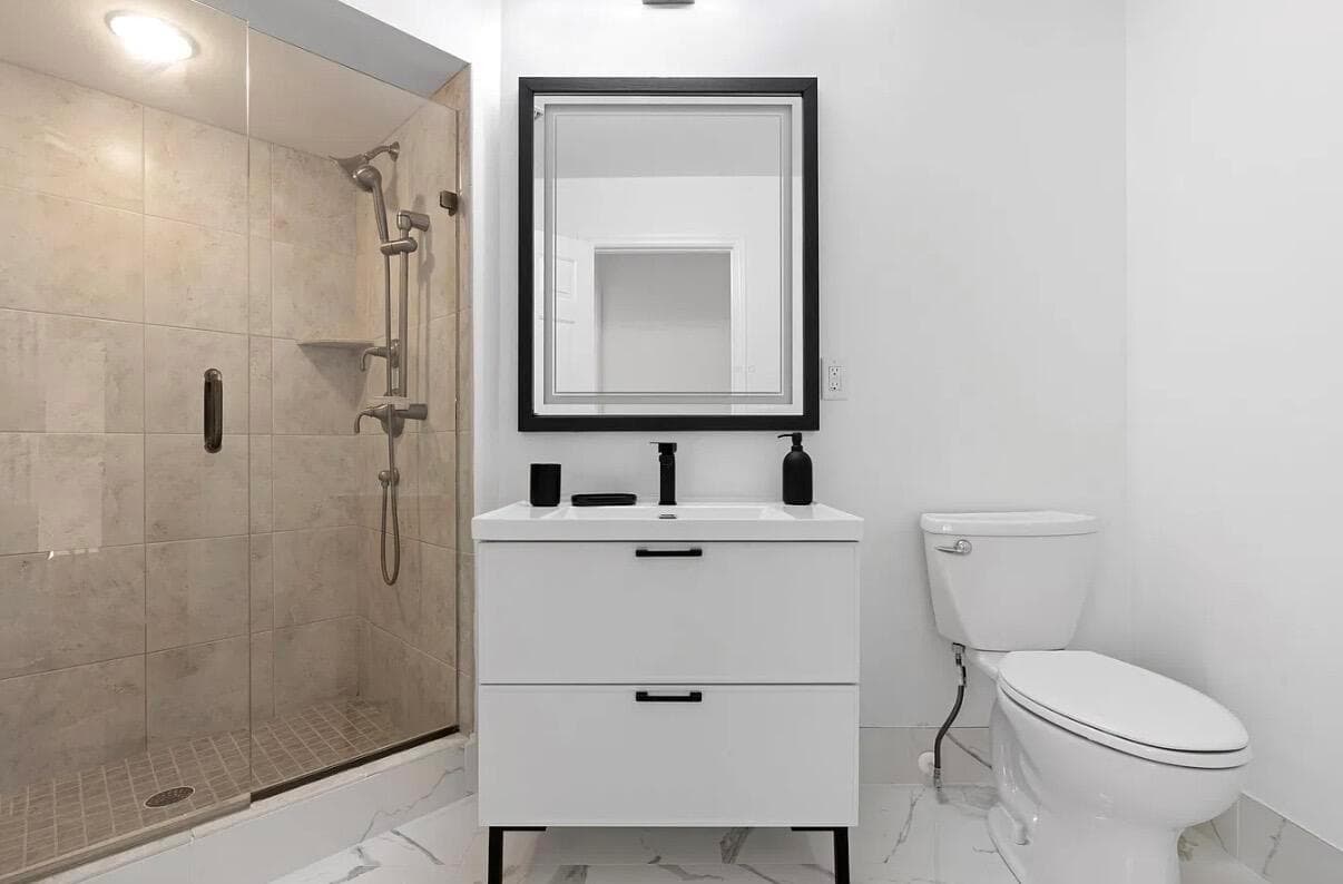 JUNO GUEST BATH