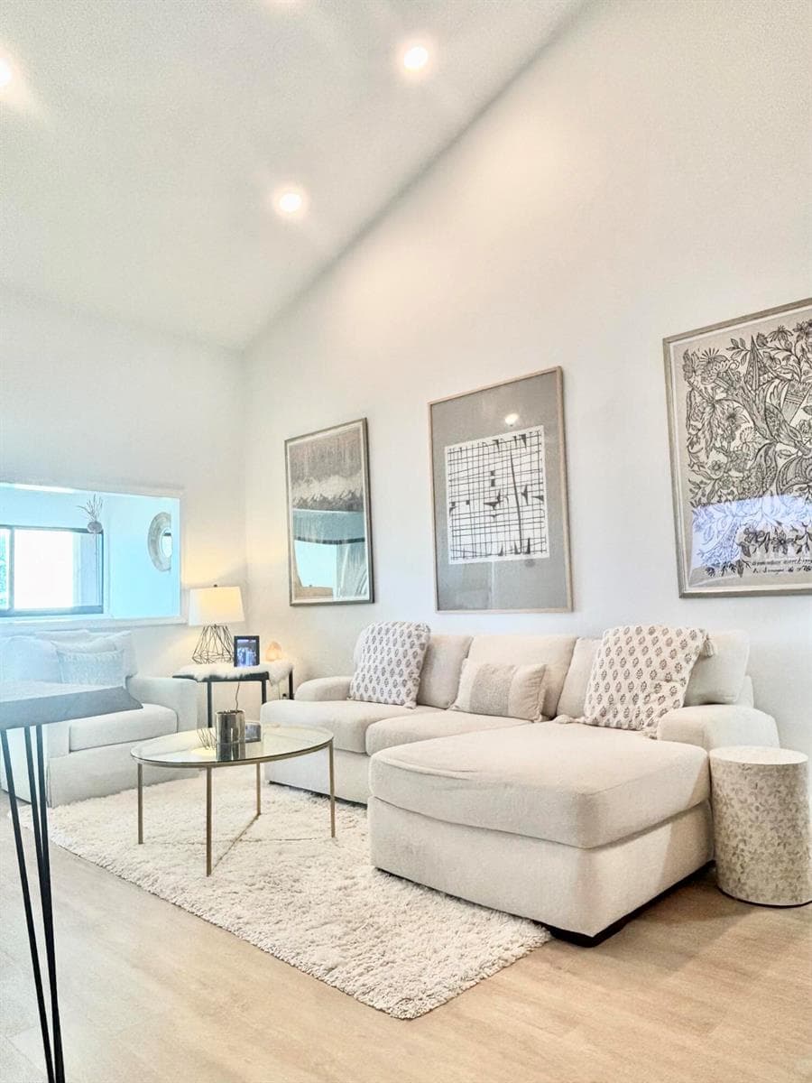 LIVING ROOM EXTRA BIGHT