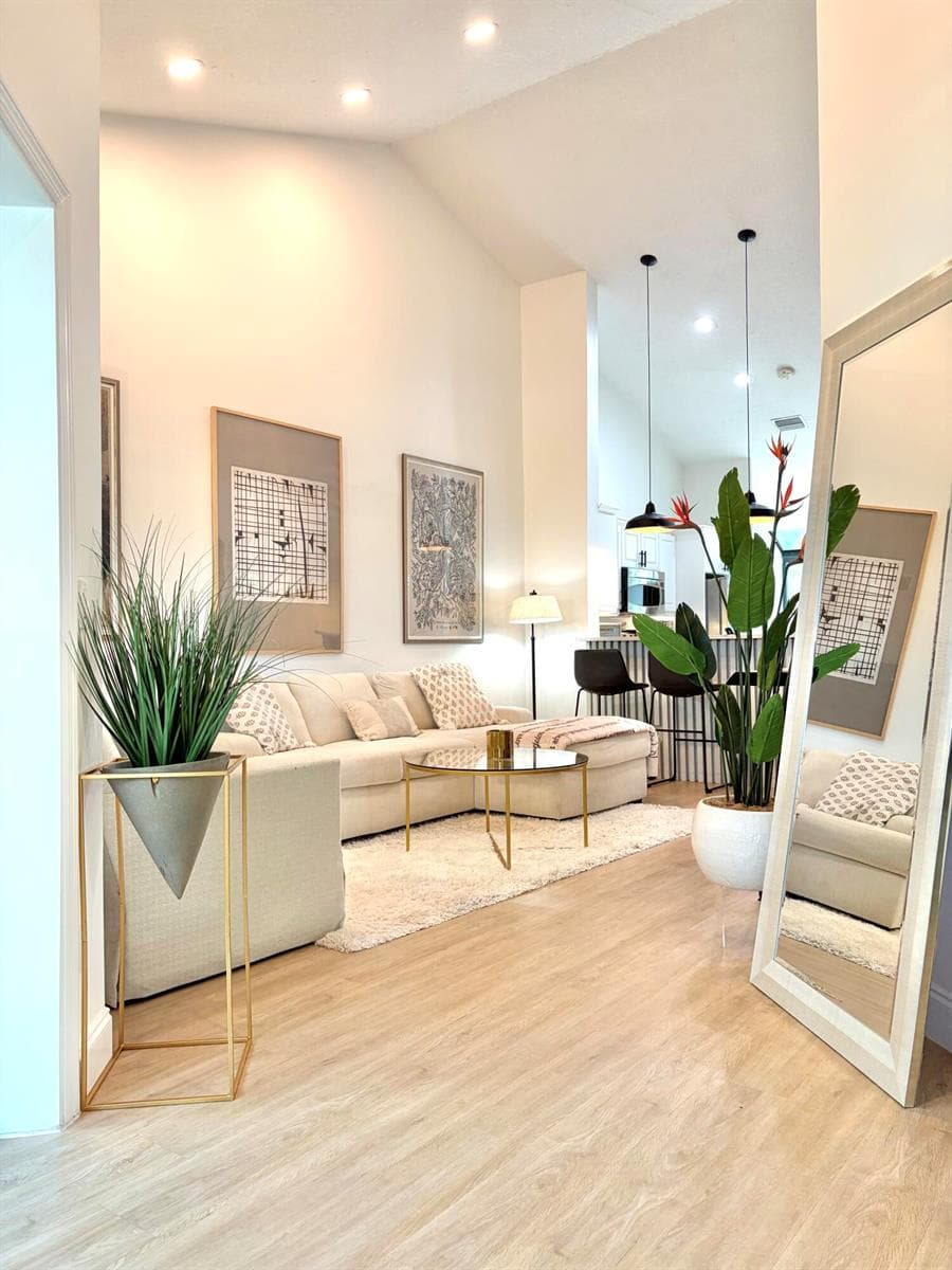 LIVING ROOM NEAR OFC BRIGHTEST