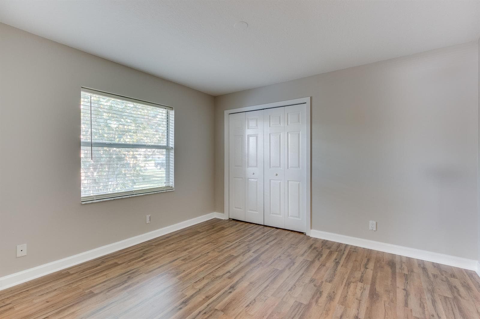 14185GreentreeDr-10